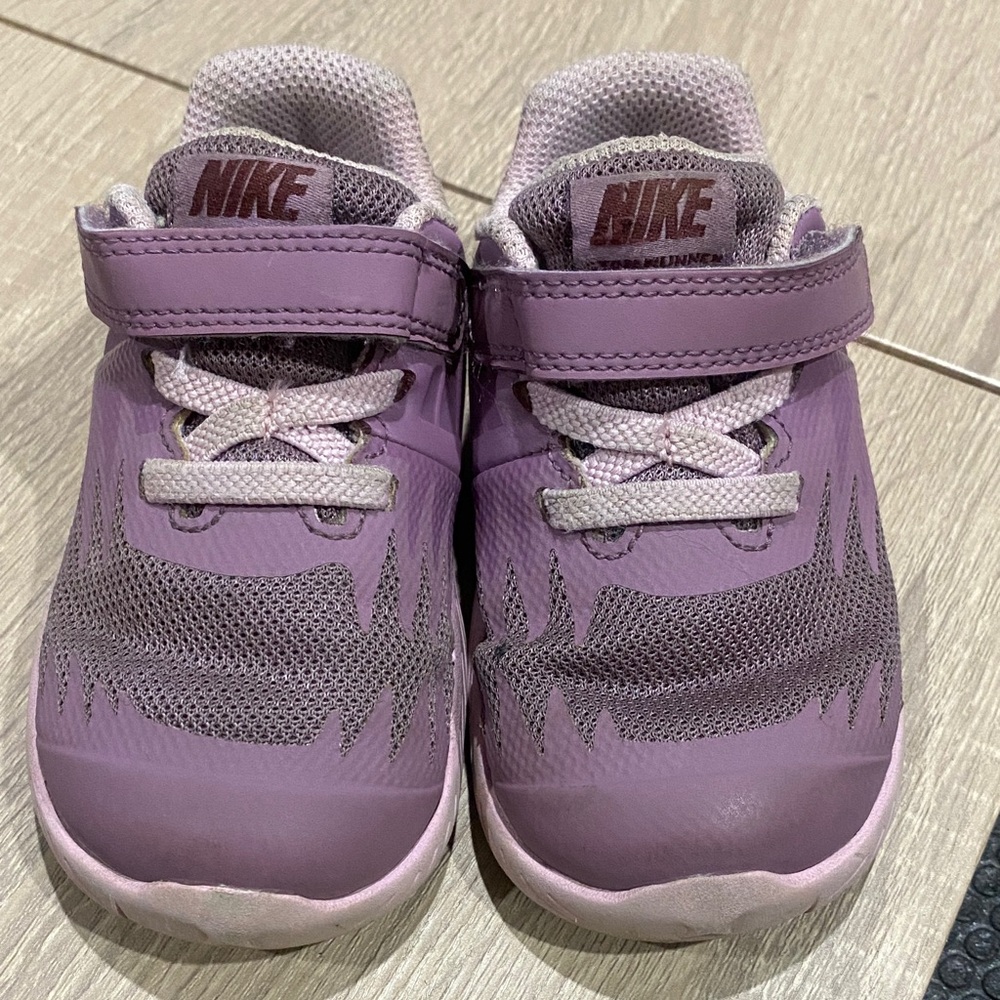 Nike Kids Lavender Sneakers Size 6C